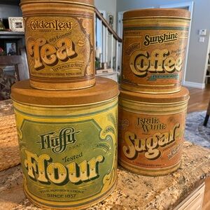 Ballonoff vintage nesting canisters in awesome condition. Very minimal wear .